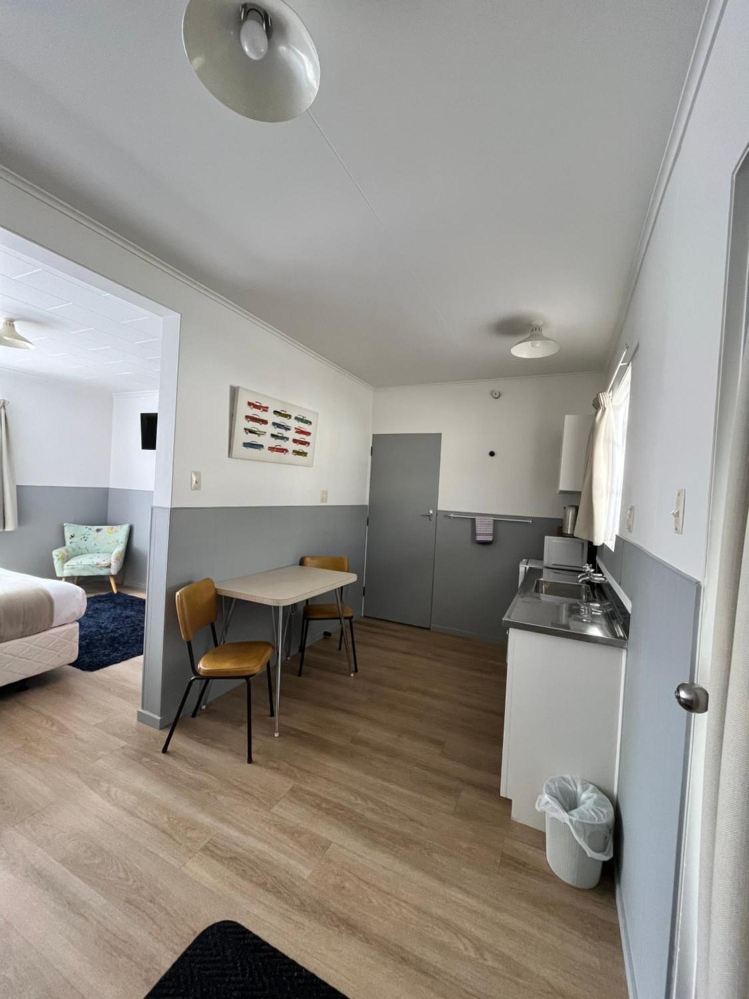 Bings Motel Бленхайм Екстериор снимка